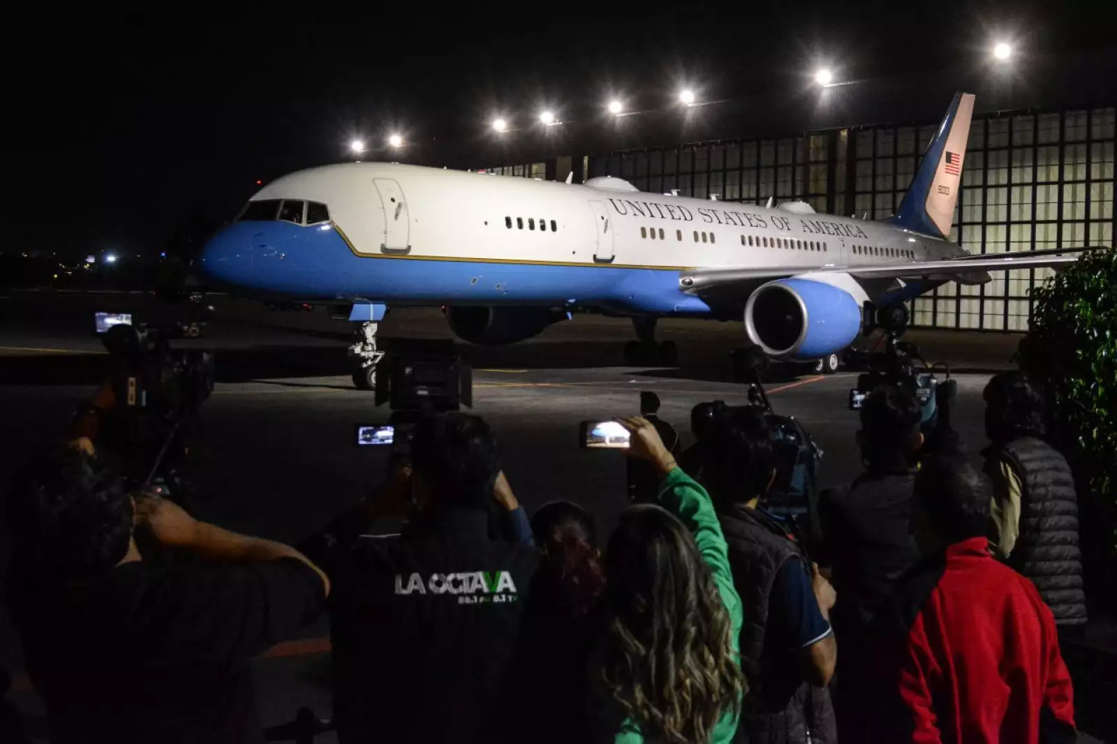 Kamala Harris, aterrizó este lunes en México 