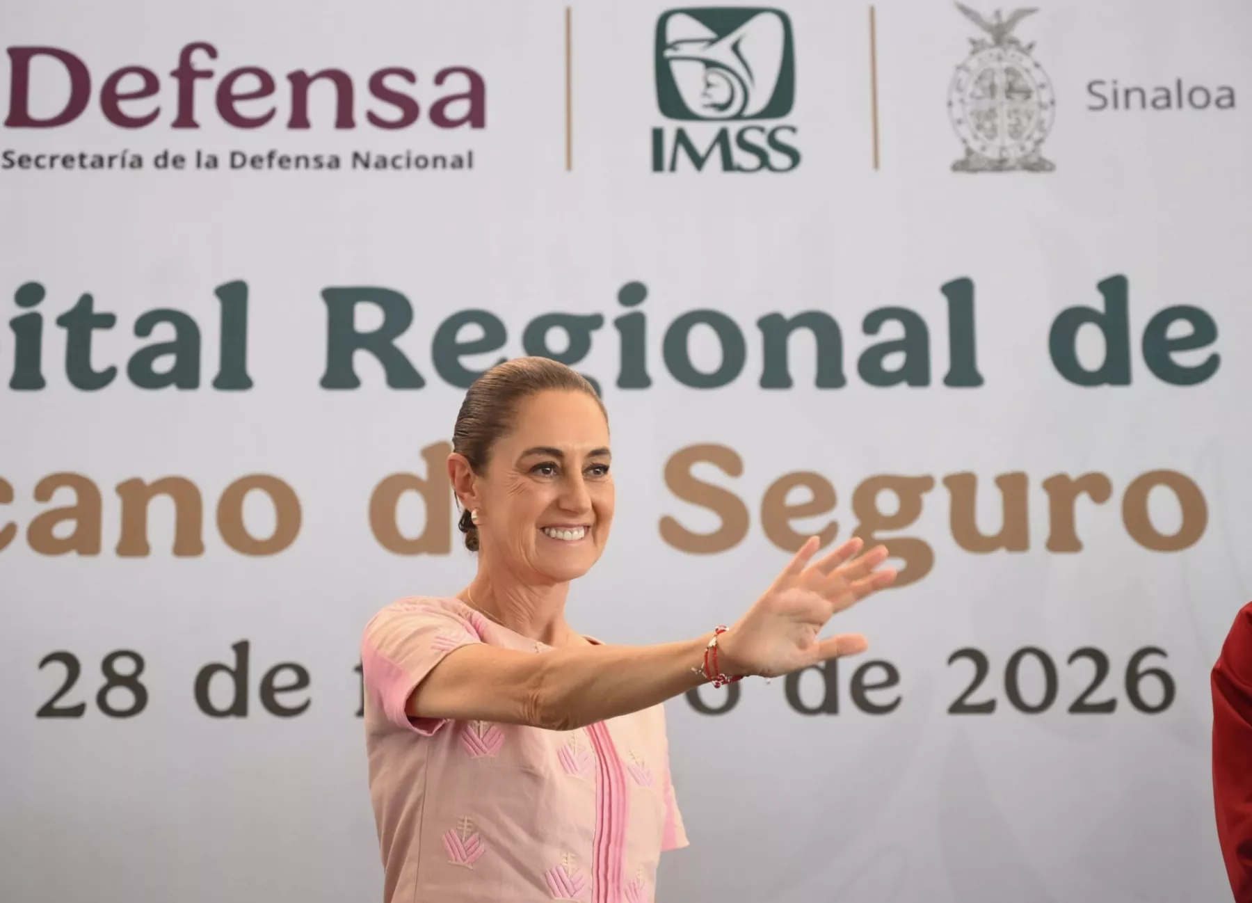 La presidenta Claudia Sheinbaum visitó a Sinaloa y ofrece apoyo ante violencia.