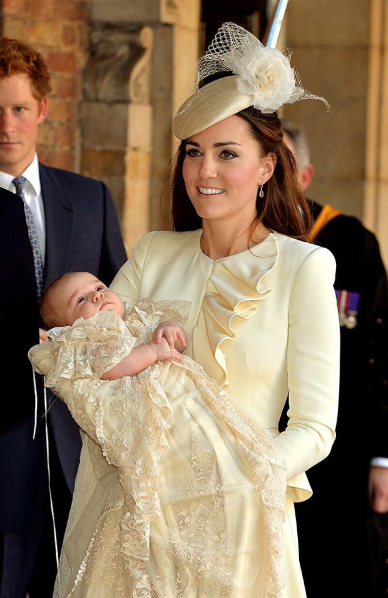 Así se dejó ver Kate Middleton en el bautizo de su hijo en 2013.