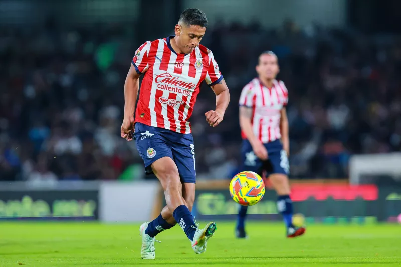 Chivas cambia sede de partido tras castigo de veto por botellazo