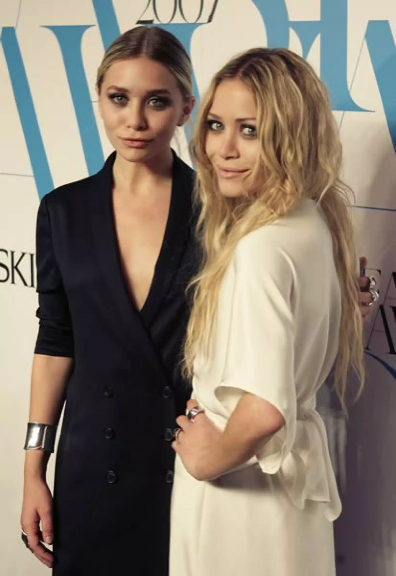 Mary Kate y Ashley Olsen también son consideradas íconos de moda. Aunque con estilos muy diferentes, son quienes mejor sacan adelante el boho chic y aunque aparecen poco en la alfombra roja, cuando lo hacen, la roban por completo.