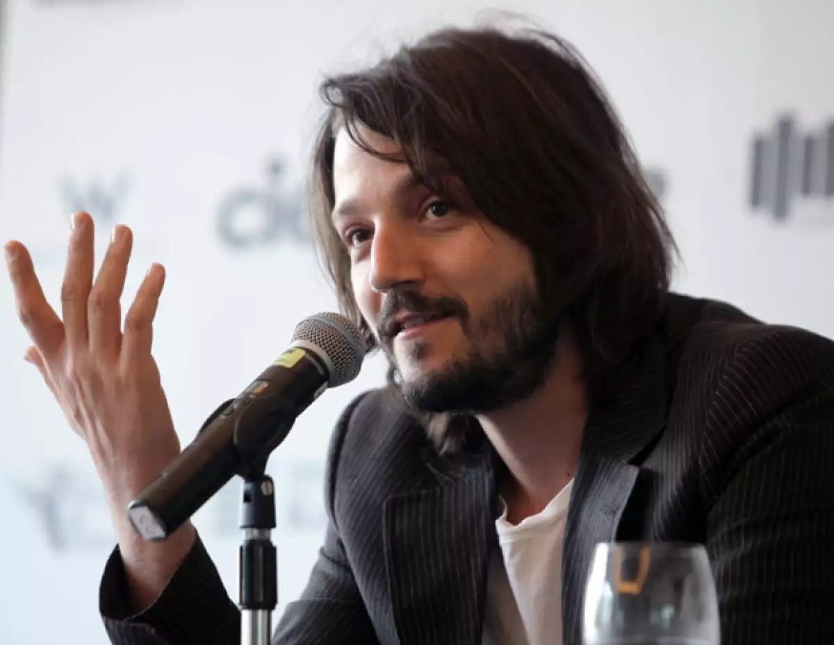 El actor norteamericano protagonizará la nueva obra producida de Mueca Presenta, dando vida a un asesino serial.