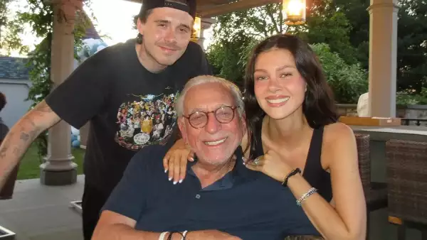 Brooklyn Peltz Beckham, Nelson Peltz y Nicola Peltz Beckham