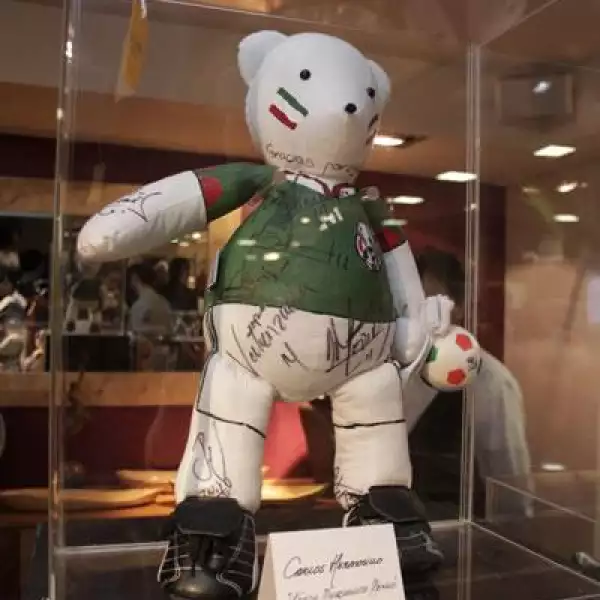 Subasta del Oso Fredo a beneficio de la Fundación Luz de Vida de niños con cáncer.