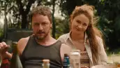 Foto de James McAvoy en su personaje de Paddy y la actriz Aisling Franciosi como Ciara.