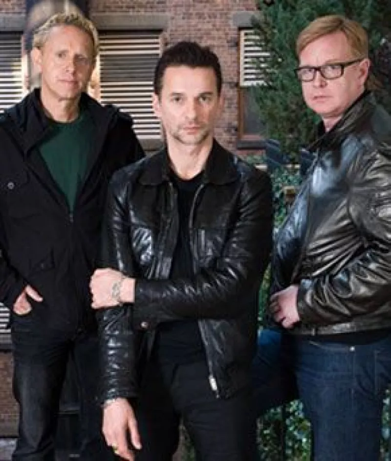 El grupo británico realizará una presentación libre en el que esperan la asistencia de unas 10 mil personas. El escenario fue montado  en un famoso boulevard en California.