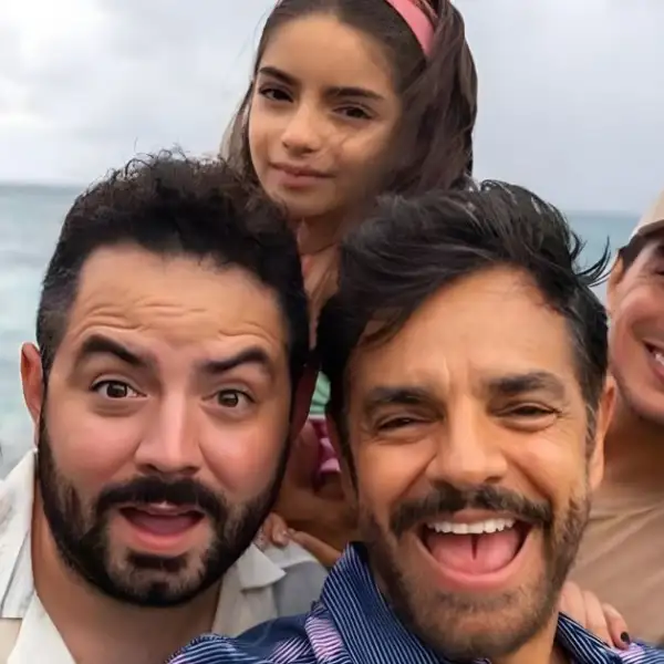 Eugenio Derbez y sus hijos