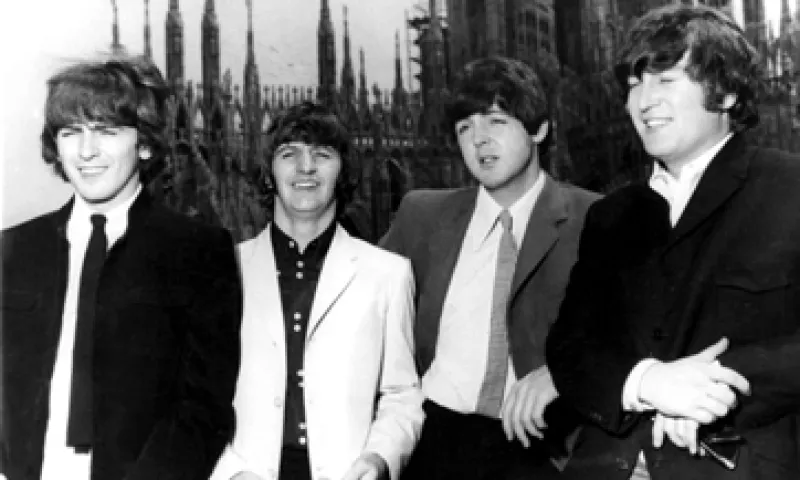 Más de 1,630 personas cantaron la canción del cuarteto de Liverpool. (Foto: AP)