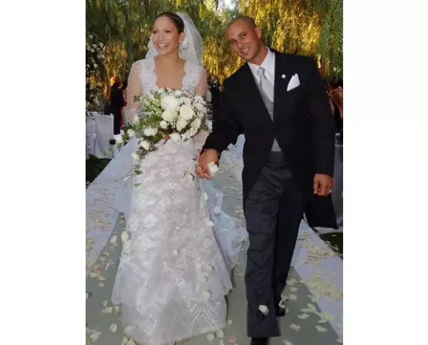 J. Lo usó Wang cuando se casó con Chris Judd y cuando lo hizo con Marc Anthony.