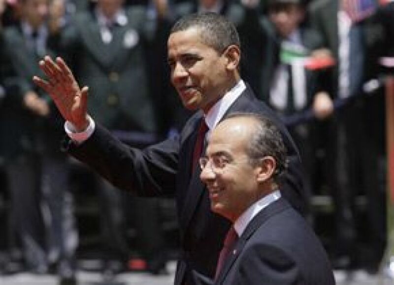 En el Campo Militar Marte, el presidente de México dio la bienvenida a su homólogo Barack Obama.