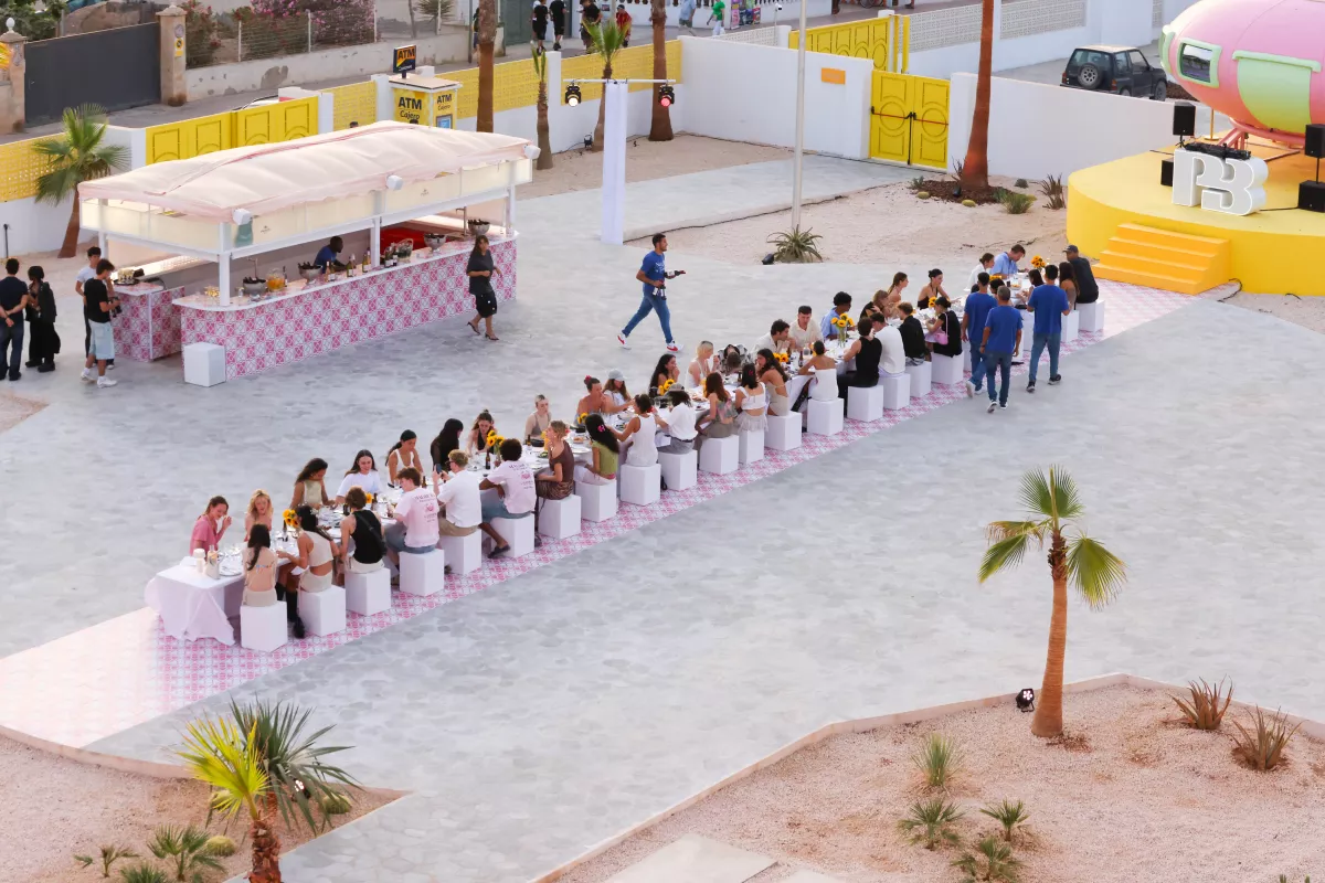 Pull&Bear desembarca en Ibiza con su proyecto 'Not Just a DJ' y una pop up store