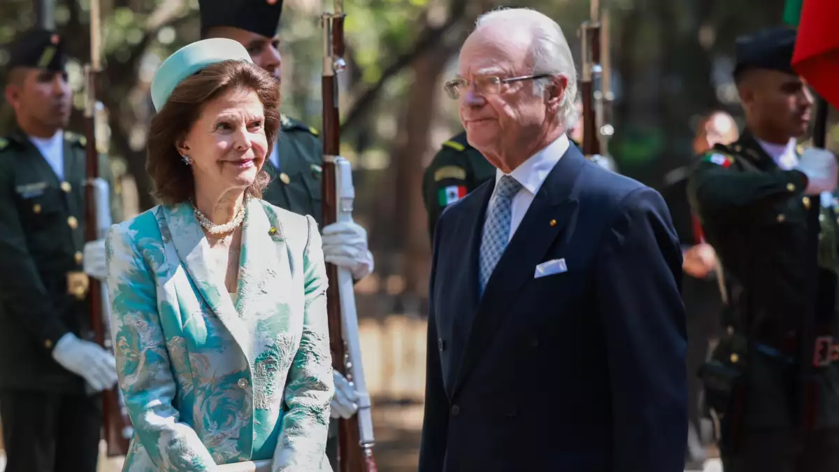 guardia-honor-obelisco-ninos-heroes-reyes-suecia.jpeg