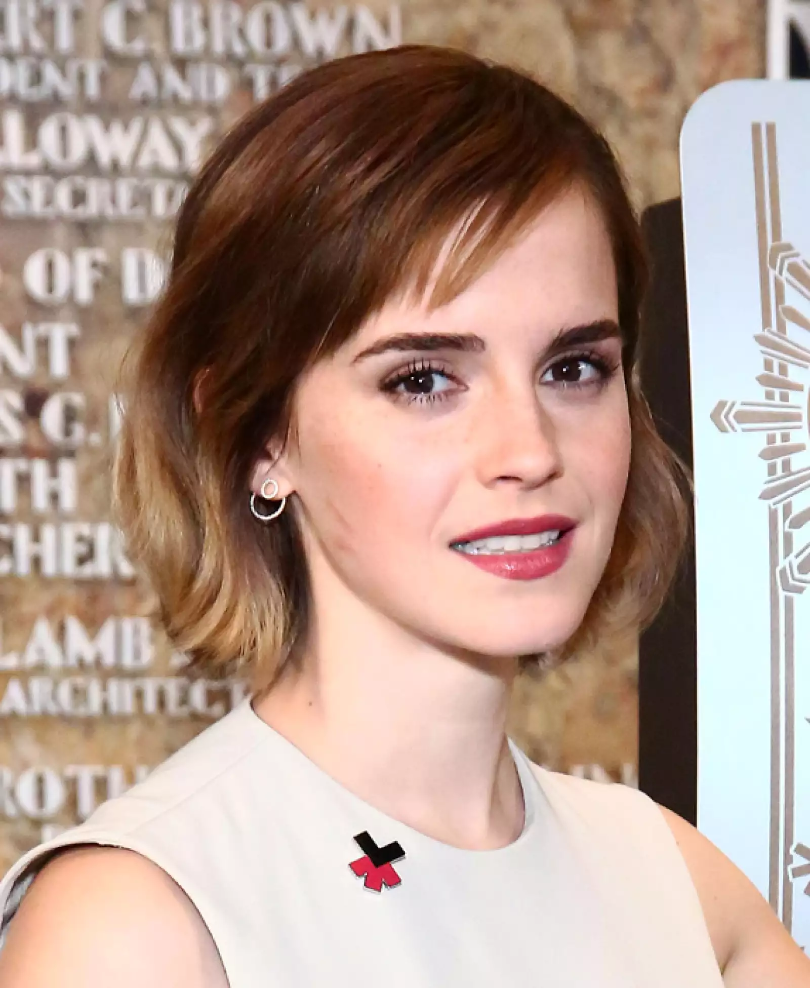 Emma siempre está en tendencia. Este 2016 lleva el pelo corto, más in no puede ser.