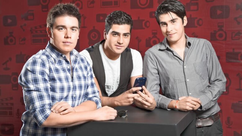 Los productores de Rayovisión, Rodrigo Raygoza, Kevin Rogers y Rhuak Michell cubren los pequeños gastos de producción de sus videos con las ganancias obtenidas por la publicidad en YouTube. A pesar de que no tienen clientes comerciales, su éxito en la red