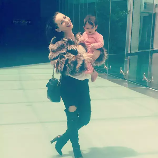 Elah ha resultado ser una niña muy carismática.