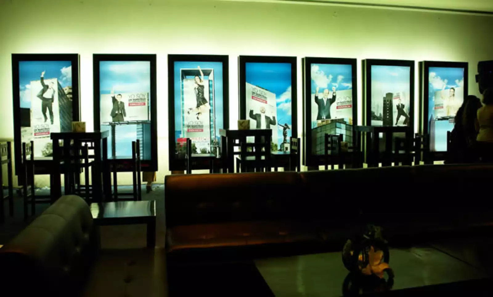 Los asistentes al evento podían tomarse fotografías con los Monstruos de la Mercadotecnia