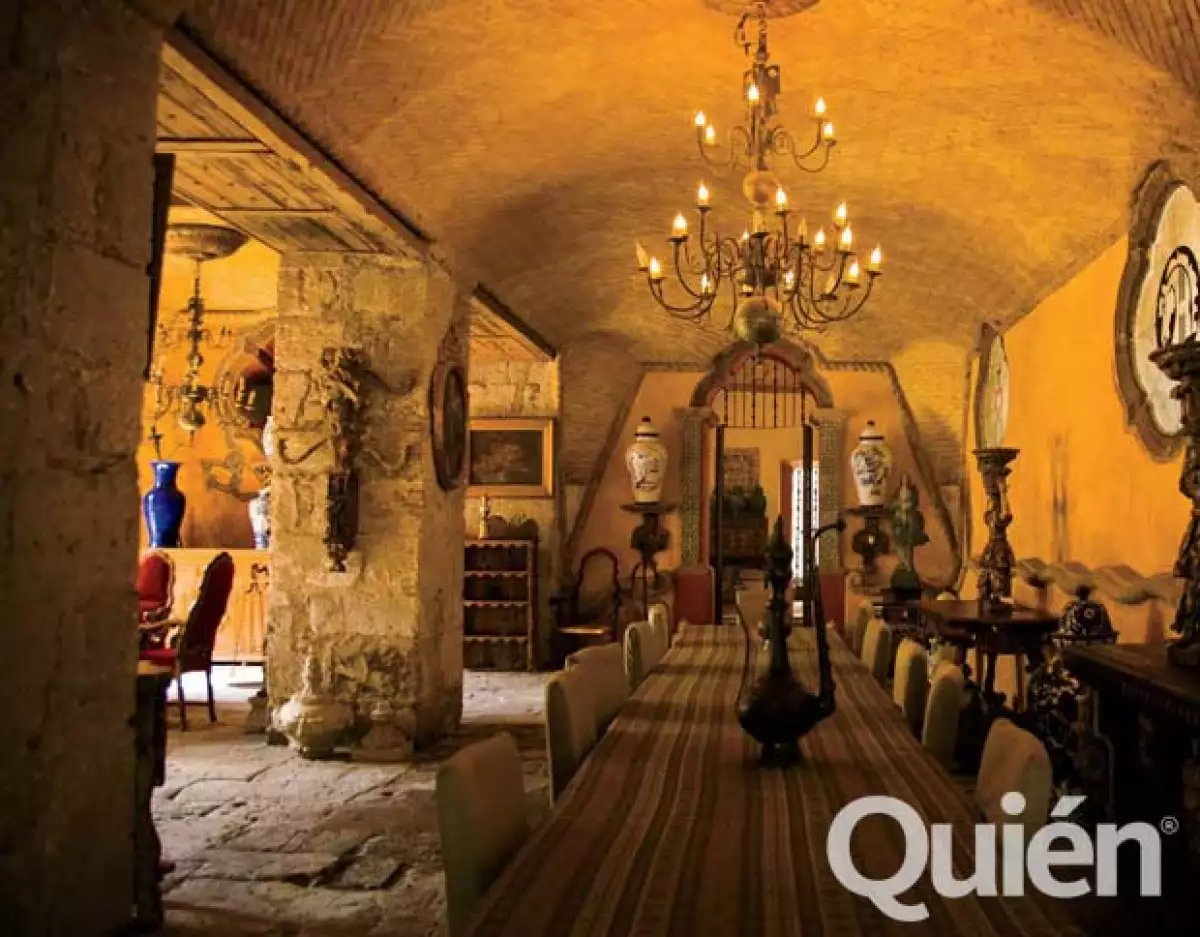 Aún se siente el ambiente que debió reinar en las cenas aristocráticas que sucedieron en este comedor.