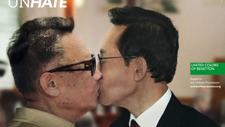 El tema central de estos anuncios es el beso, un símbolo de amor, entre líderes antagónicos de la política y la religión en el mundo.