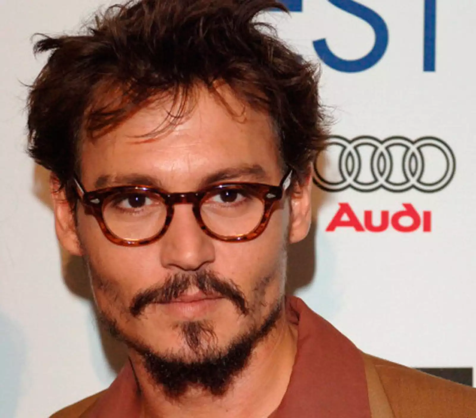 ¿Cómo luce mejor Johnny Depp, antes o ahora?