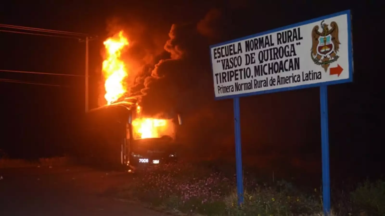 Enfrentamientos entre normalistas y policías federales