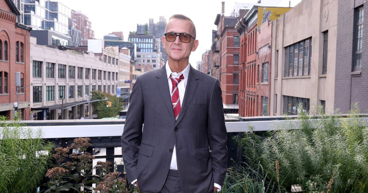 Steven Kolb, CEO de la CFDA, agrede a activistas de PETA durante desfile de NY Fashion Week