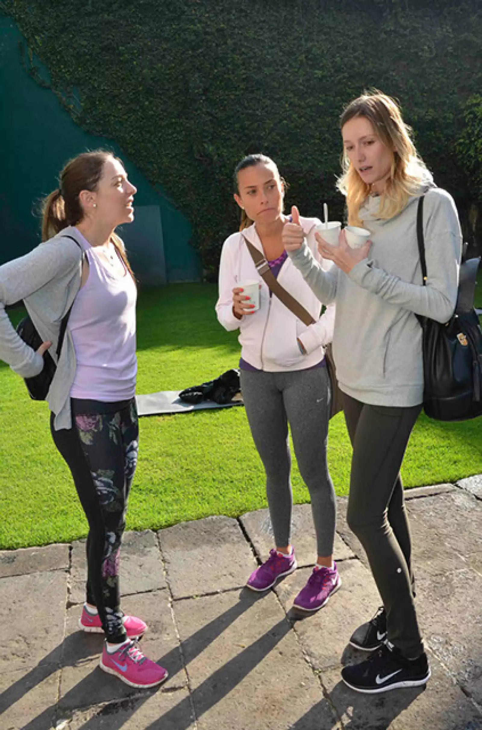 Margot Fasja con Poliana Soarez y Lilian Nicoleti.