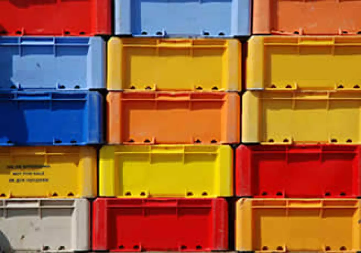 Cajas de plástico, cintas adhesivas, autopartes y componentes para el ensamble de aparatos electrónicos son los productos que más se importan. (Foto:SXC)