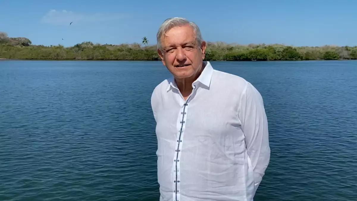 El presidente en las costas de Sinaloa y Nayarit.jpg