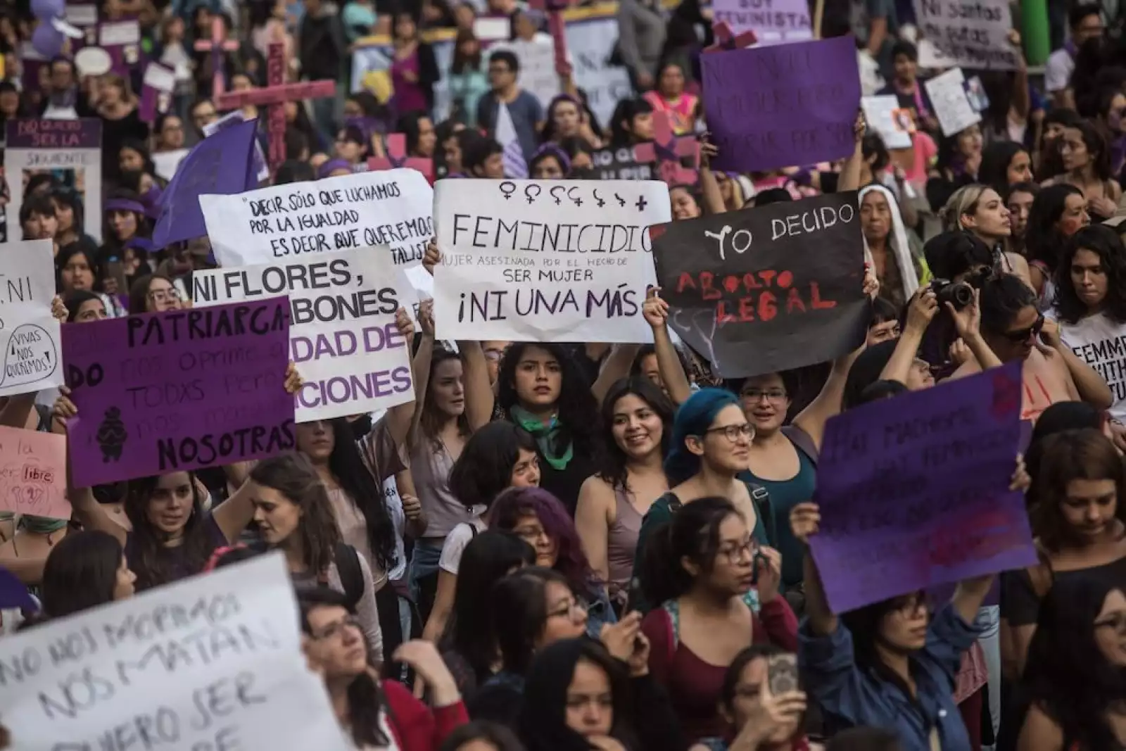 CIUDAD DE MÉXICO, 08MARZO2018.- Cientos de mujeres de todas las edades salieron a manifestarse en el Día Internacional de la Mujer para exigir, justicia, equidad y seguridad en sus vidas. La marcha se llevó a cabo del Ángel de la Independencia a Zócalo.
FOTO: TERCERO DÍAZ /CUARTOSCURO.COM