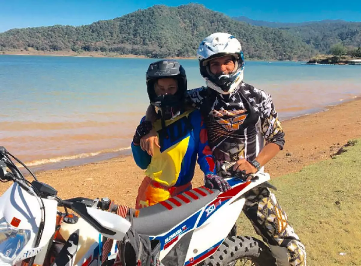 A ambos les gustan los viajes intrépidos.