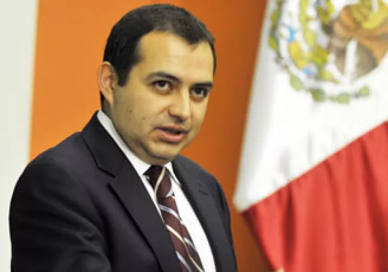 Los nuevos descubrimientos de hidrocarburos beneficiarán a las finanzas públicas de México, dijo Ernesto Cordero. (Foto: Archivo Notimex)