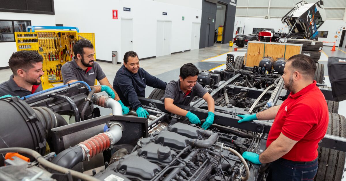 Scania sadece kamyon satmayı bırakır ve onları devam ettirecek olanları eğitmeye karar verir