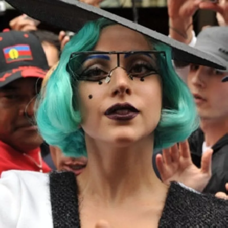 De acuerdo a la lista de la revista Forbes, la cantante estadopunidense repite como primer lugar, ahora como la joven mejor pagada con menos de 30 años, seguida de Justin Bieber.