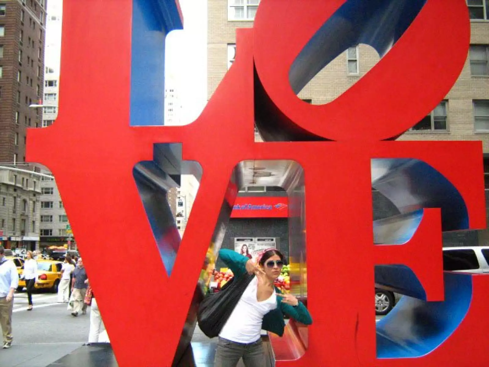 la actriz Ximena Ayala viajó a Nueva York para divertirse y pasársela bien con su mamá, pero no perdió oportunidad de ir a ver las exposiciones del MOMA.