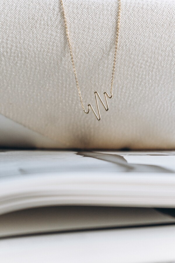 Collar cardio mini dorado