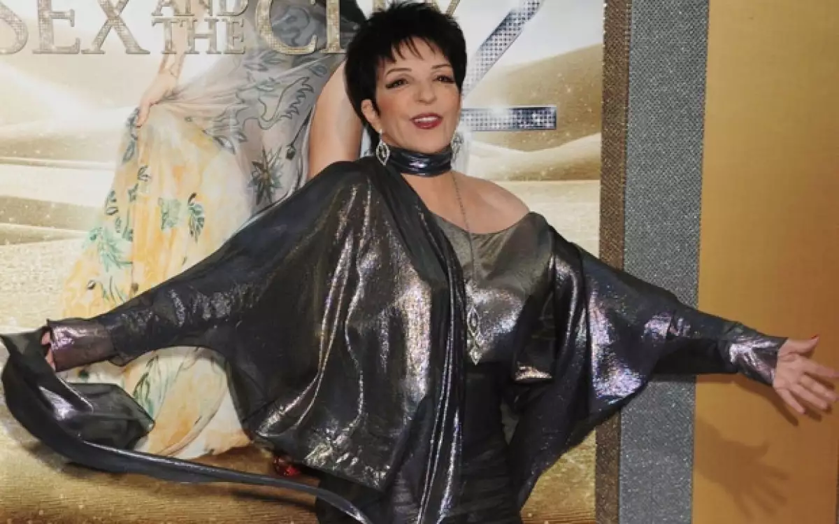 La actriz y cantante recibió la orden de la Legión de Honor en el grado de oficial.