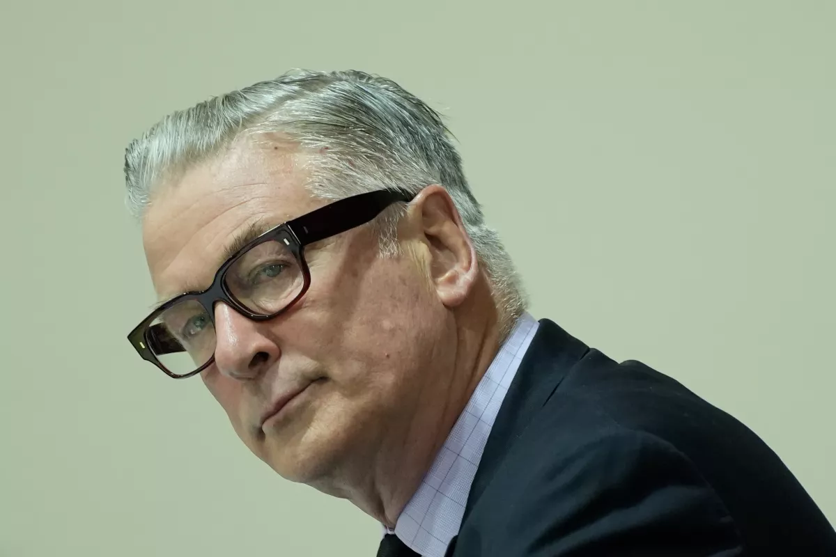 Archivan caso de homicidio contra Alec Baldwin 