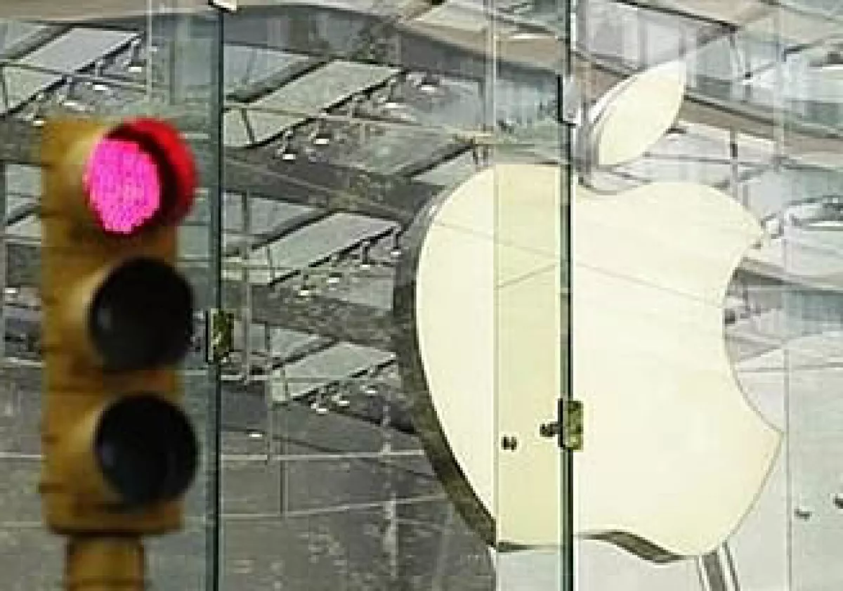 Apple se mantiene en la competencia con acciones al viernes de 329.57 dólares. (Foto: Reuters)