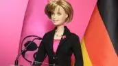 La compañía Mattel presentó su muñeca Canciller Angela Merkel la semana pasada en una feria internacional del juguete en Nuremberg.