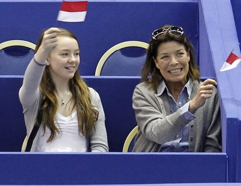 A Alexandra le apasiona el patinaje artístico y, además de practicarlo, no se pierde las competencias. Aquí en un evento en Niza, donde tanto ella como su madre apoyaron a Mónaco y se emocionaron con la participación de Kim Lucine.
