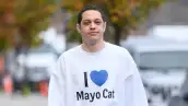 Hellmann's "I ‚ù§ Mayo Cat" Shirt Photo Opp