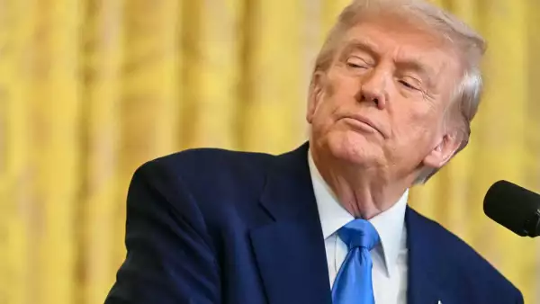 Trump dice que aranceles a México y Canadá sí se aplicarán "según lo programado"