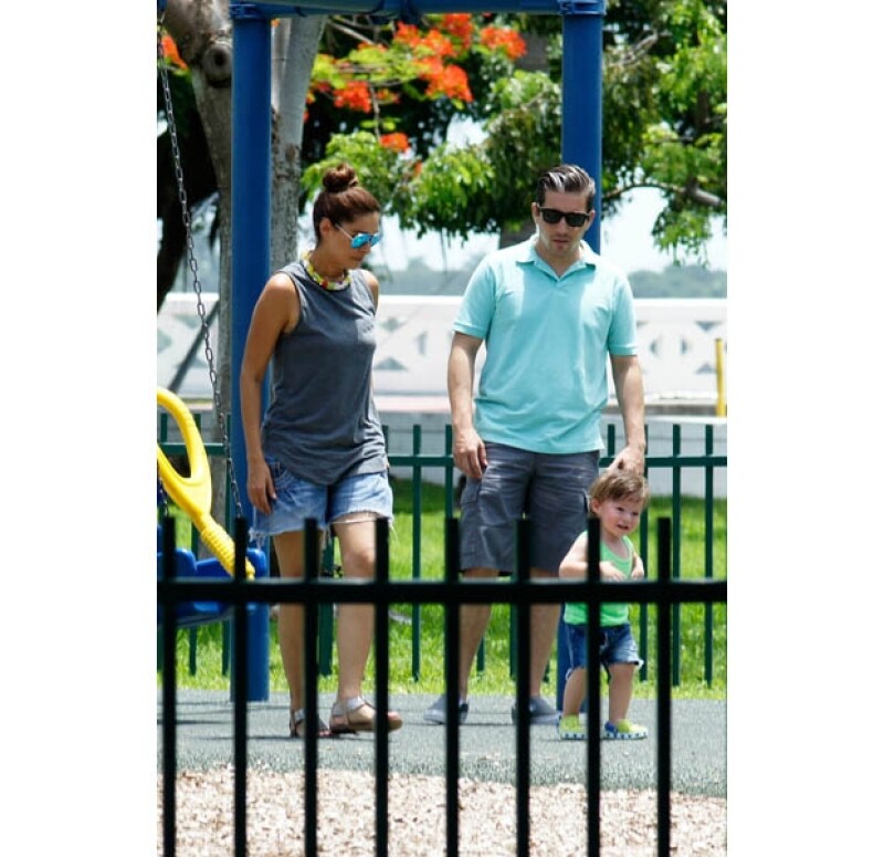 La pareja llevó a su hijo a un parque de Miami.