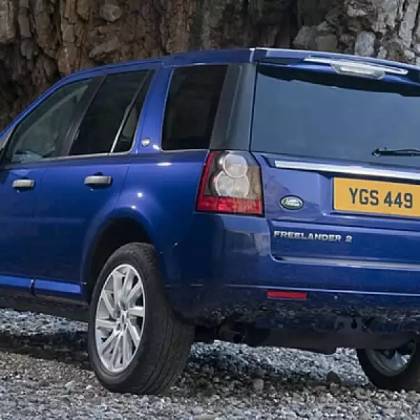 A su vez, se mantienen los sistemas Terrain Response de Land Rover , CommandShift y cambio de marcha secuencial.