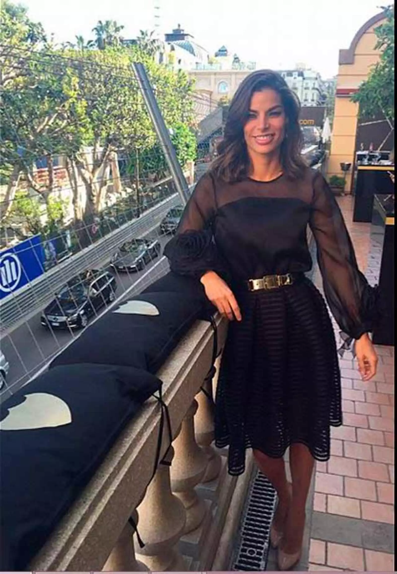 Bárbara se inclinó por este elegante y sofisticado diseño en color negro.