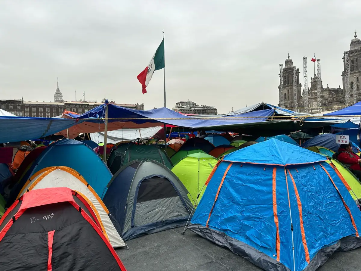 Campamento-Zócalo-CDMX.jpg