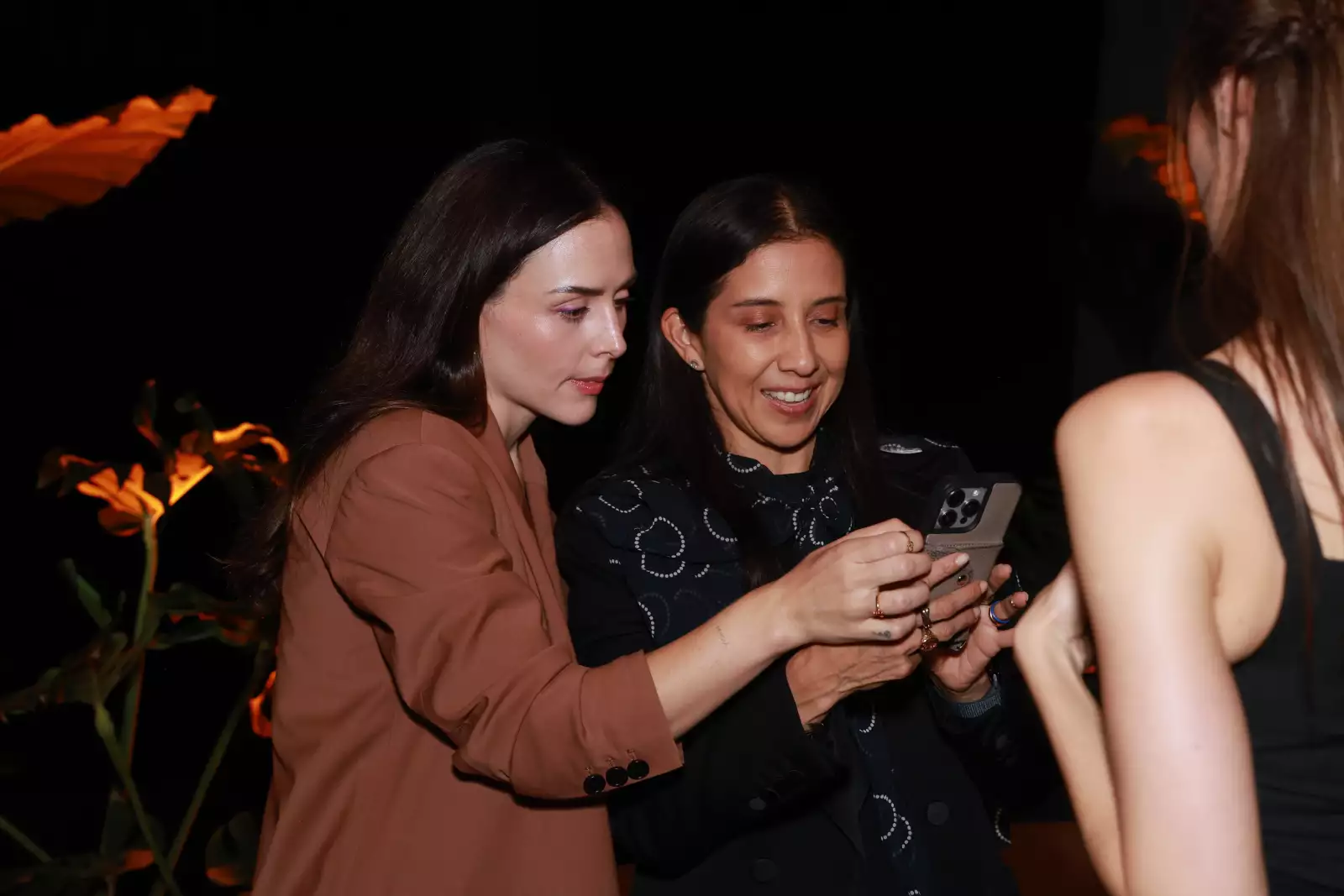 Zuria Vega y Karla Martínez 