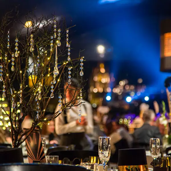Decoración para la cena de fin de año en el hotel Rosewood