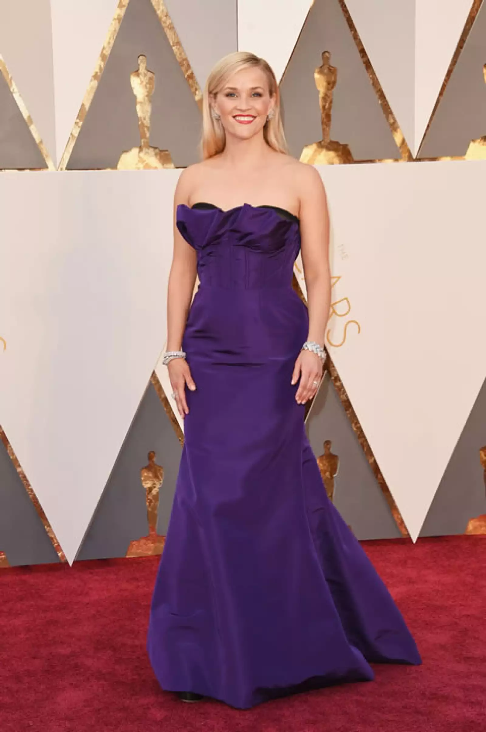 Reese Witherspoon en Oscar de la Renta.