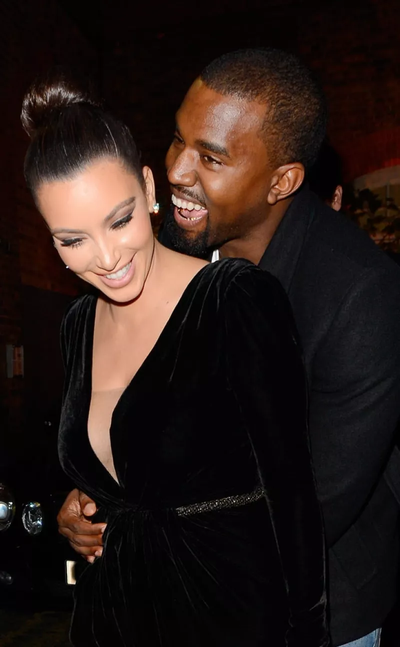 El rapero desea que el ex esposo de Kim por fin firme el divorcio para poder unir su vida con la estrella de reality show, por su parte "K" quiere una boda al estilo Kate Middleton y Guillermo.